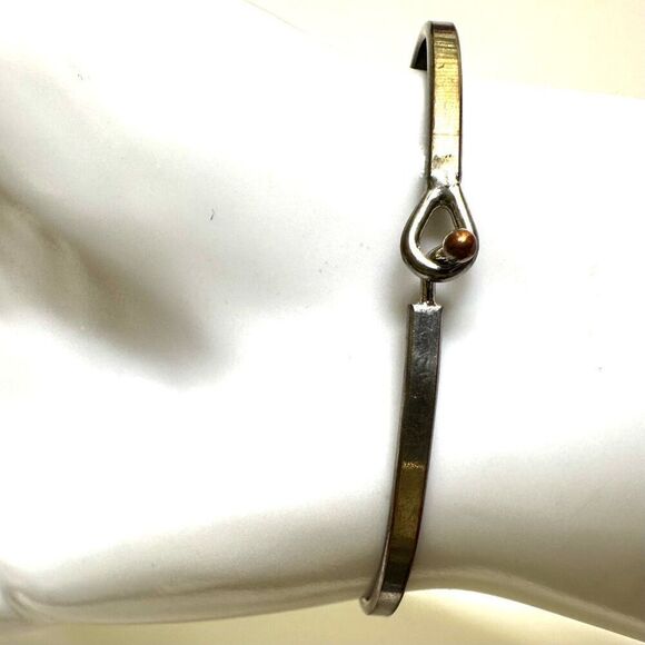 Silver tone sisters bangle bracelet - Picture 6 of 7